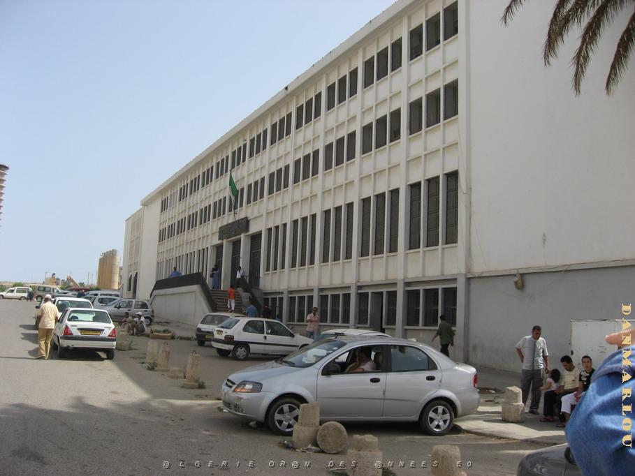 2371 cite la fontaine - la mairie.jpg